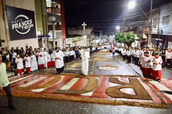 Corpus Christi reúne fiéis em Palmeira dos Índios 