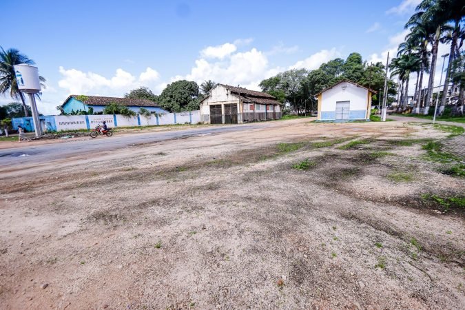 Prefeita Tia Júlia visita Estação Ferroviária que 